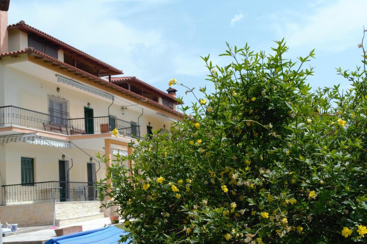 Olivemare Holidays Nea Irakleia Extérieur photo