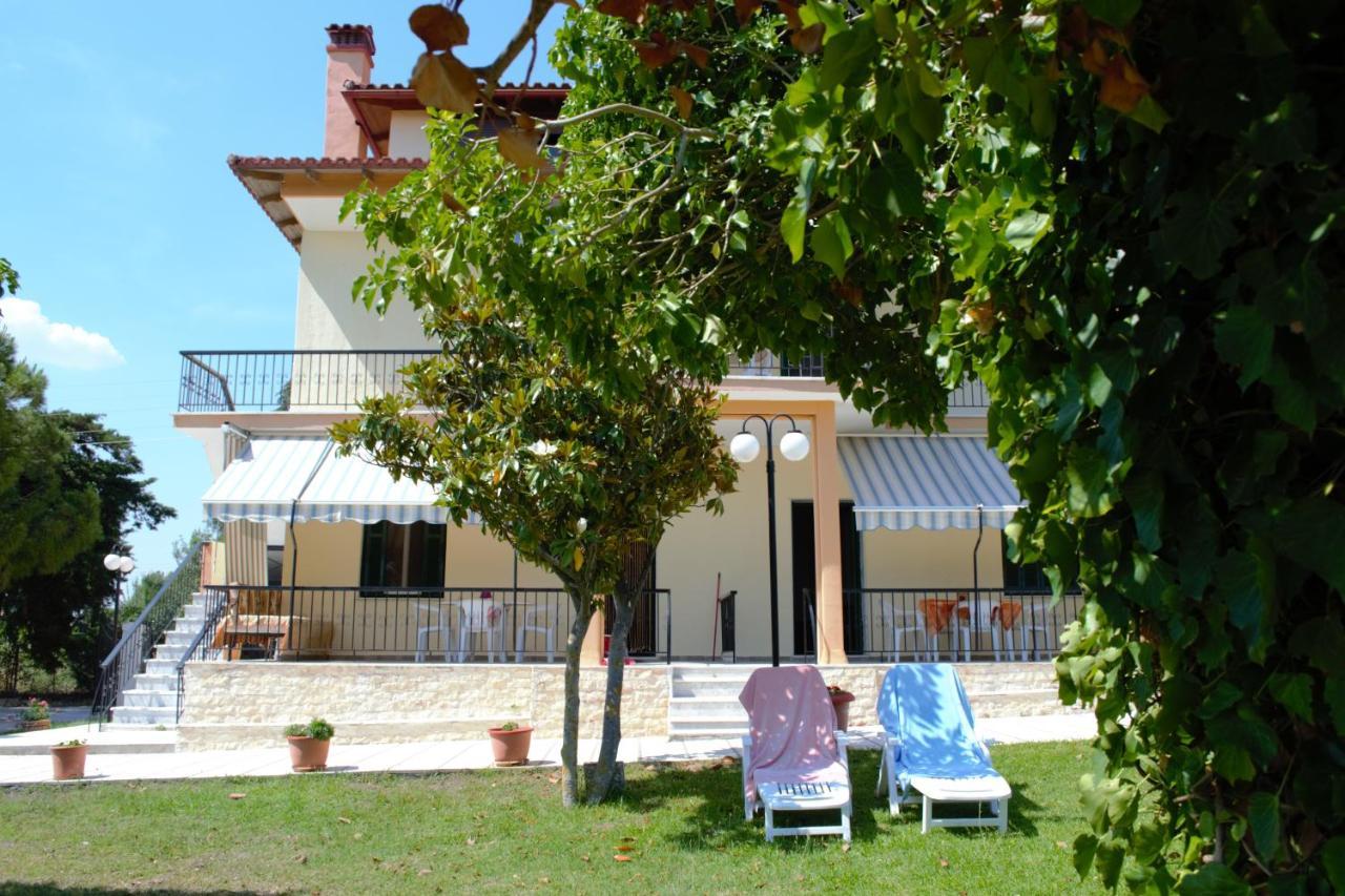 Olivemare Holidays Nea Irakleia Extérieur photo