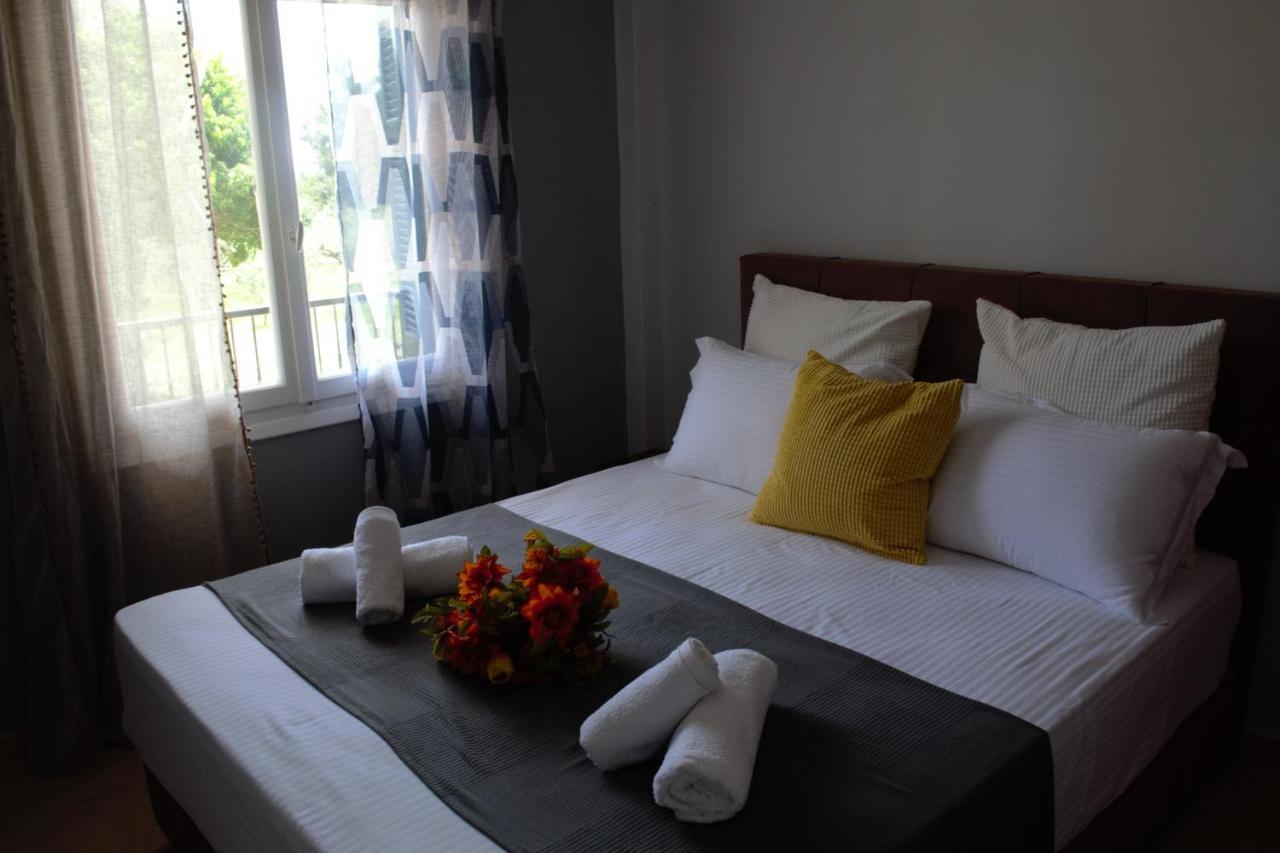 Olivemare Holidays Nea Irakleia Extérieur photo