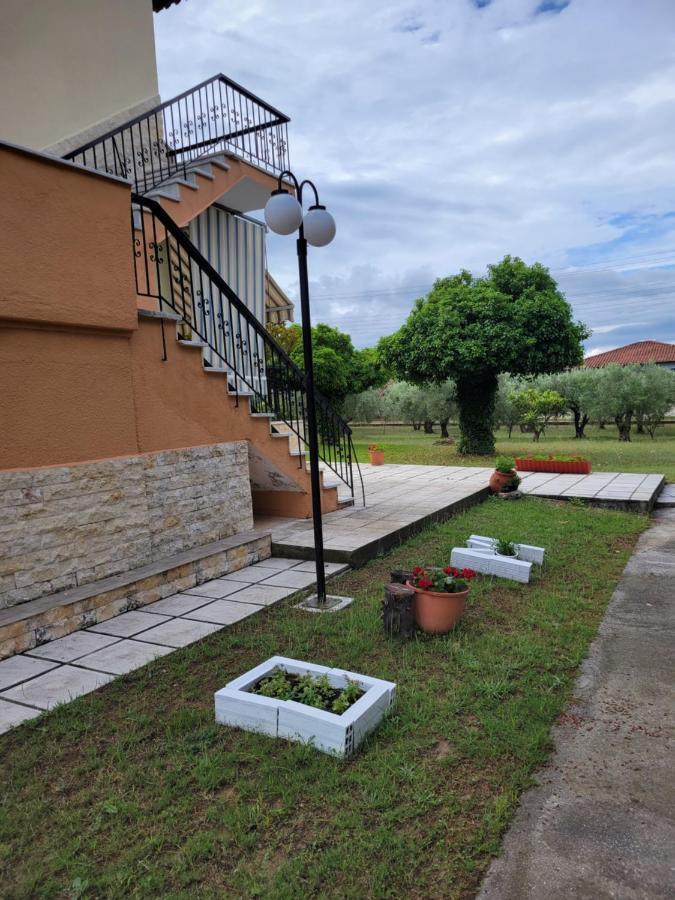 Olivemare Holidays Nea Irakleia Extérieur photo