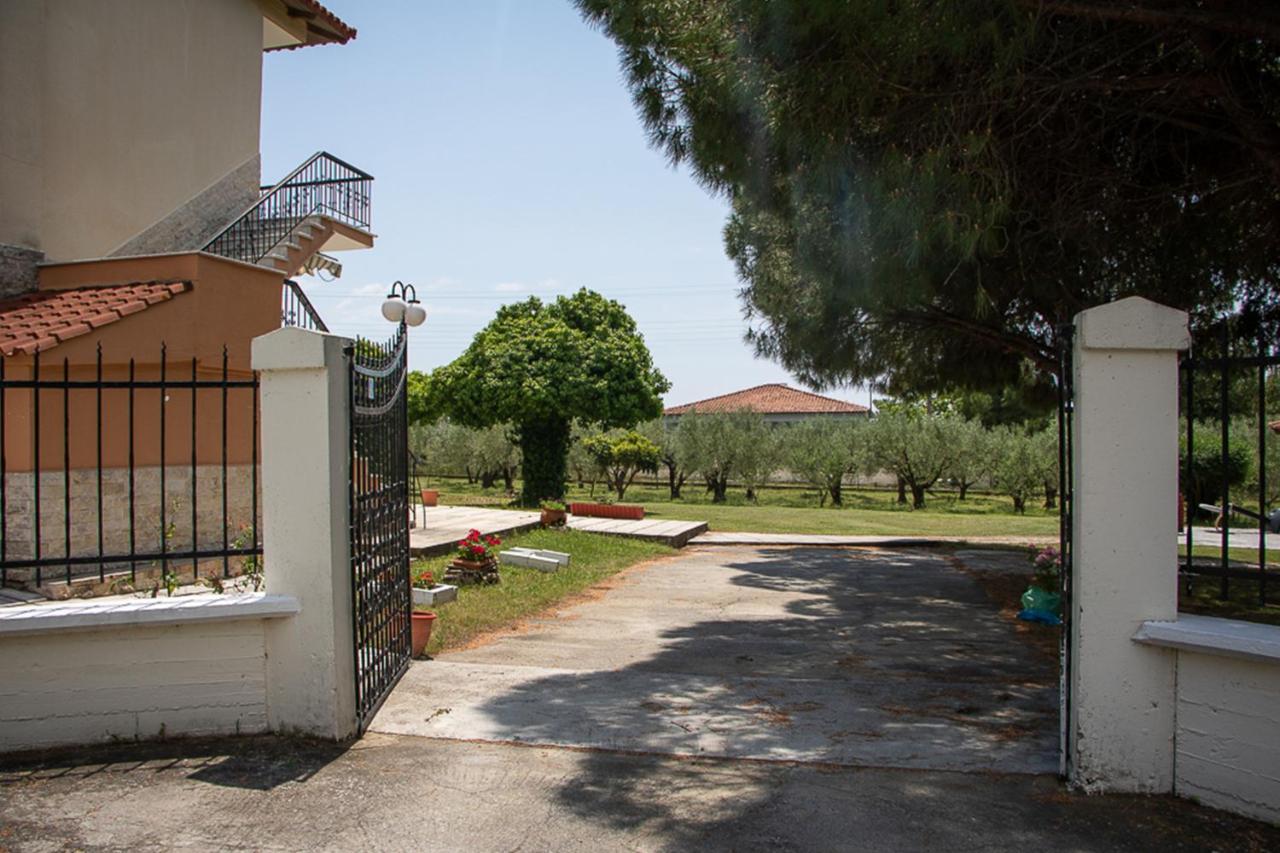 Olivemare Holidays Nea Irakleia Extérieur photo