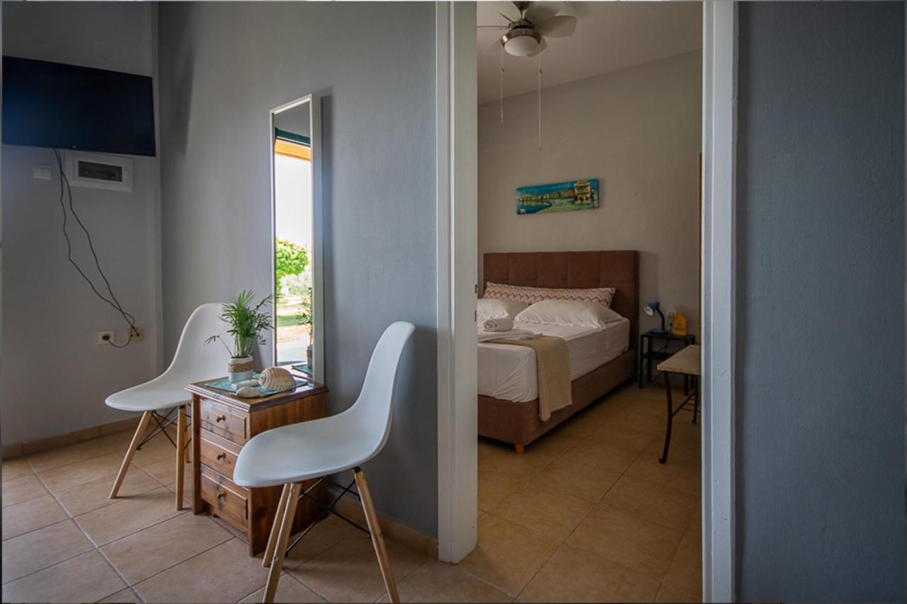 Olivemare Holidays Nea Irakleia Extérieur photo