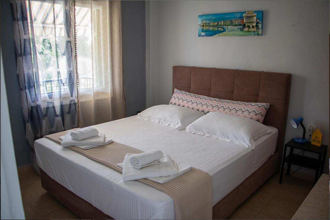 Olivemare Holidays Nea Irakleia Extérieur photo